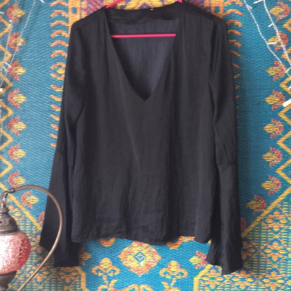 Bell sleeved low cut top